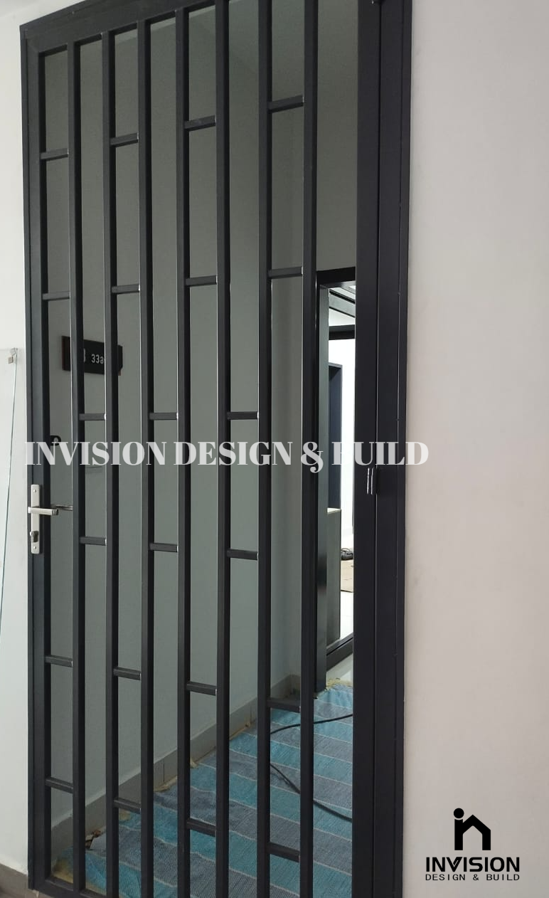 GRILLE DOOR 1
