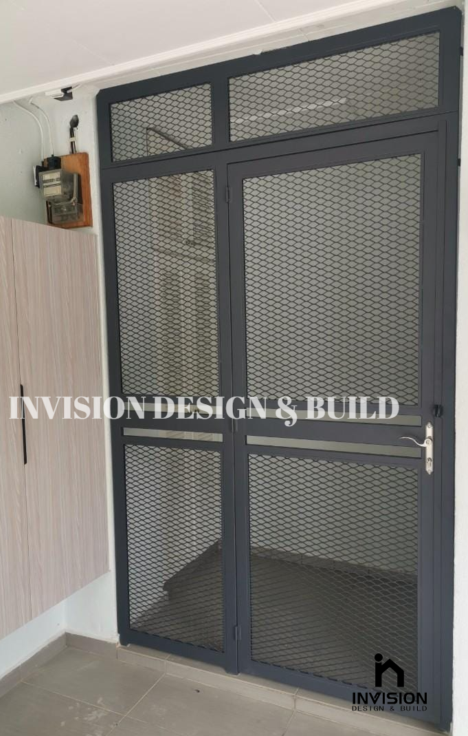 GRILLE DOOR 2