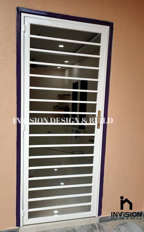 GRILLE DOOR 4